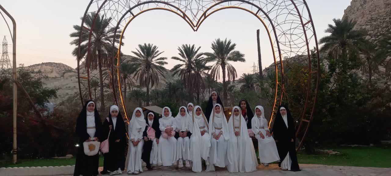 سفره افطار دانش آموزان ادبستان 1